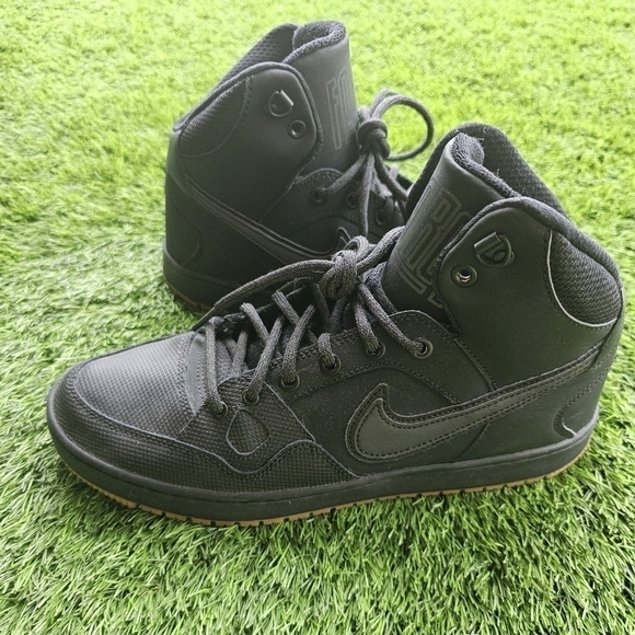 Nike force men's sneakers in size 9.5, color black in great condition - Picture 6 of 15